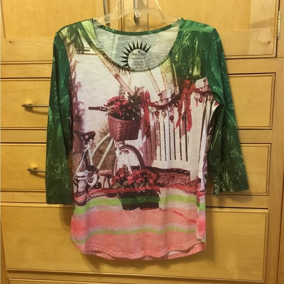 SUN BAY Medium (Sunny day Tech) 3/4 sleeve Vibrant floral colors - Picture 1 of 6